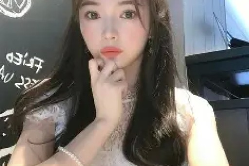 网红密子君吃播“翻车”被质疑“又当又立”网友：好感全无