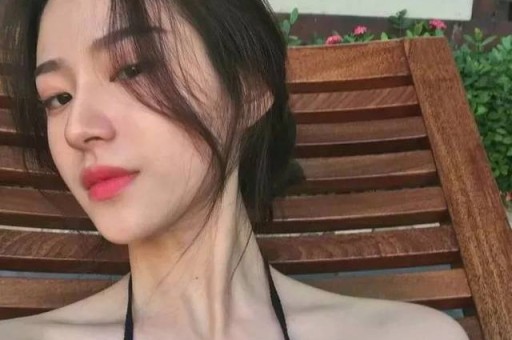 斗鱼女主播忘关摄像头私密画面流出！虚假人设彻底翻车
